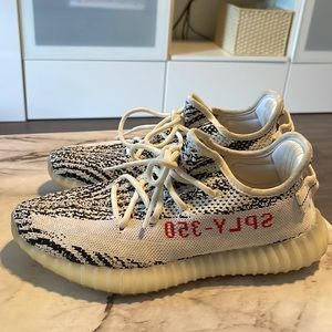 Size 8 Men= Womens 9.5 Yeezy boost 350 zebra